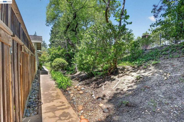 2266 Shoshone Cir, Danville, CA 94526
