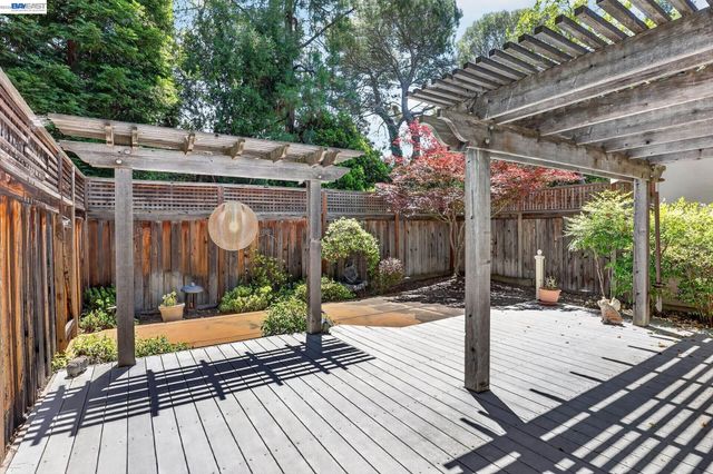 2266 Shoshone Cir, Danville, CA 94526