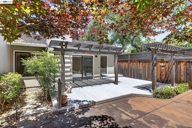2266 Shoshone Cir, Danville, CA 94526