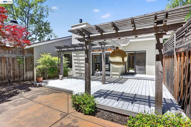 2266 Shoshone Cir, Danville, CA 94526