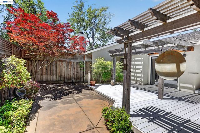 2266 Shoshone Cir, Danville, CA 94526