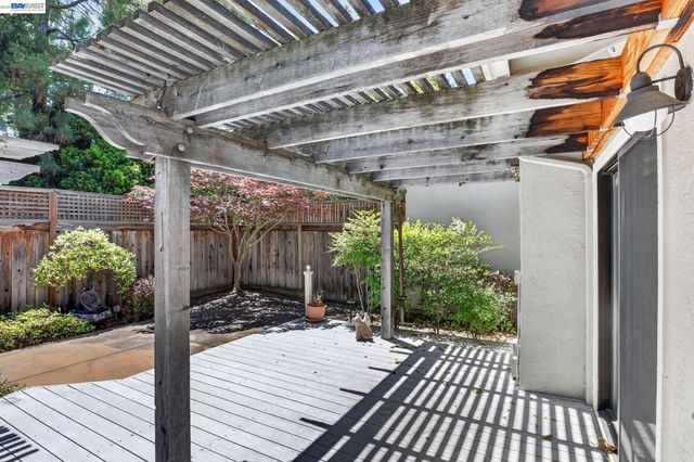 2266 Shoshone Cir, Danville, CA 94526