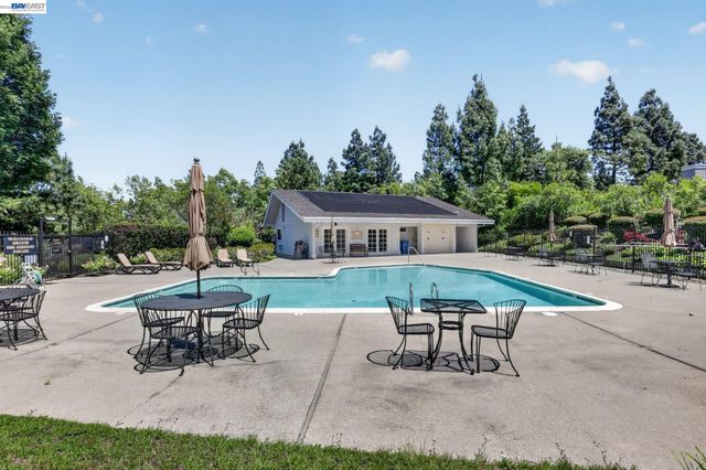 2266 Shoshone Cir, Danville, CA 94526
