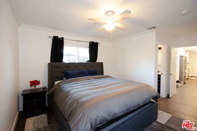 17437 Stagg Street, Northridge (los Angeles), CA 91325