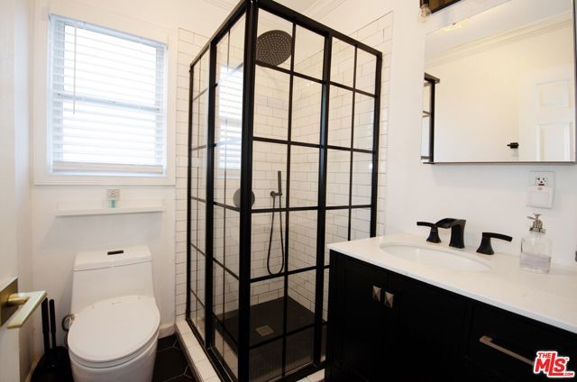 17437 Stagg Street, Northridge (los Angeles), CA 91325