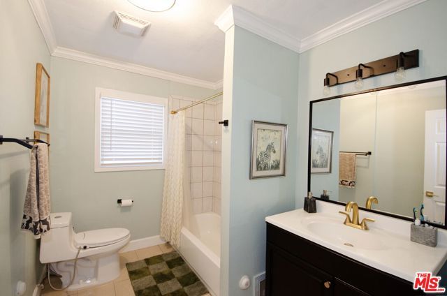 17437 Stagg Street, Northridge (los Angeles), CA 91325