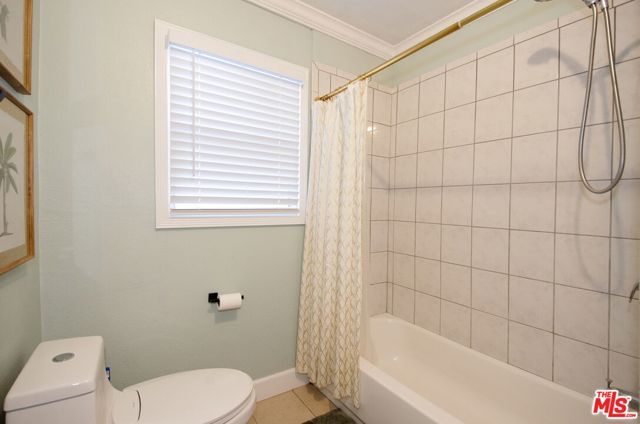 17437 Stagg Street, Northridge (los Angeles), CA 91325