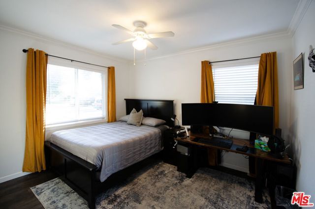 17437 Stagg Street, Northridge (los Angeles), CA 91325