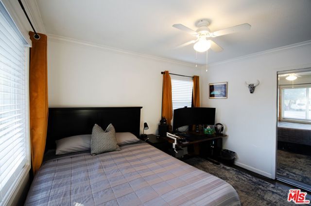 17437 Stagg Street, Northridge (los Angeles), CA 91325