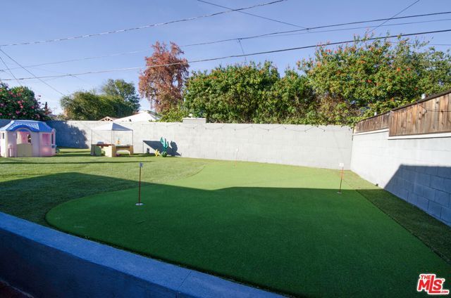 17437 Stagg Street, Northridge (los Angeles), CA 91325