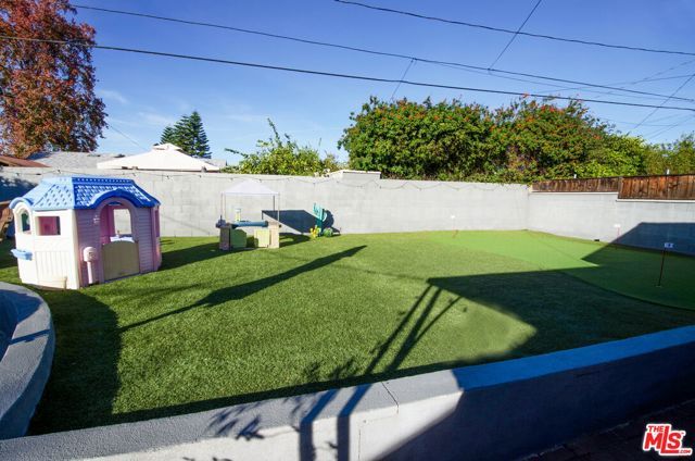 17437 Stagg Street, Northridge (los Angeles), CA 91325