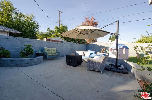 17437 Stagg Street, Northridge (los Angeles), CA 91325