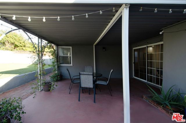 17437 Stagg Street, Northridge (los Angeles), CA 91325