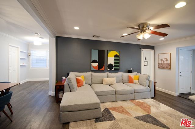 17437 Stagg Street, Northridge (los Angeles), CA 91325