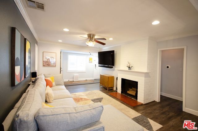 17437 Stagg Street, Northridge (los Angeles), CA 91325