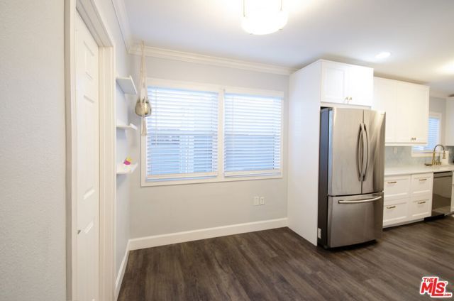 17437 Stagg Street, Northridge (los Angeles), CA 91325