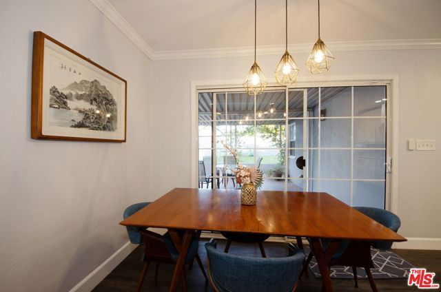 17437 Stagg Street, Northridge (los Angeles), CA 91325