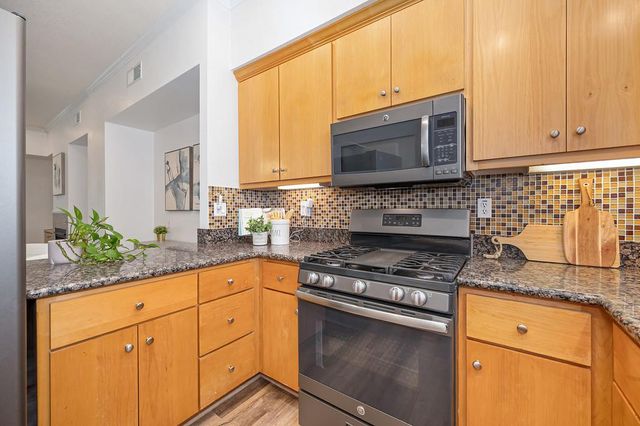 283 Mcdowell Ln, West Sacramento, CA 95605