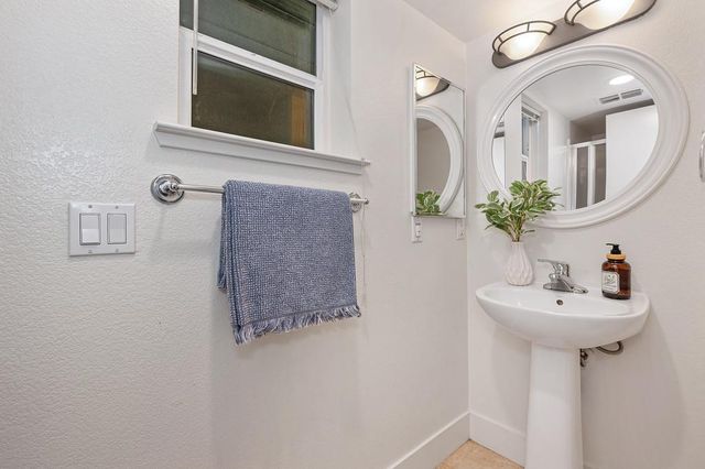 283 Mcdowell Ln, West Sacramento, CA 95605