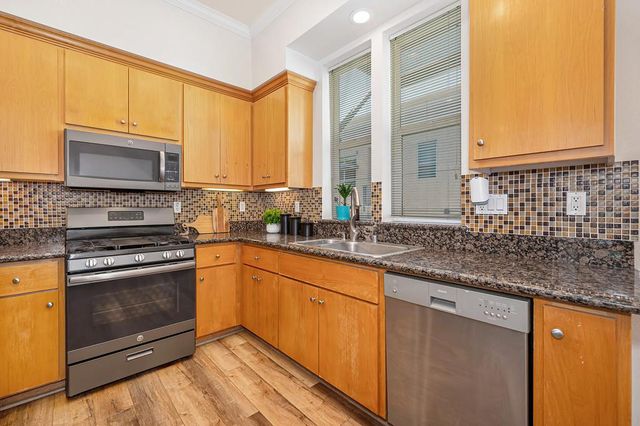 283 Mcdowell Ln, West Sacramento, CA 95605