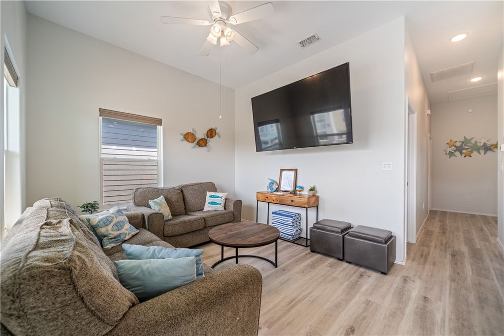 112 Maldives, Rockport, TX 78382 — photo 3