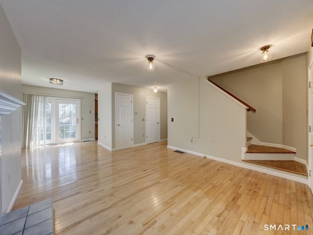 24 Nutmeg Court 24, West Hartford, CT 06110
