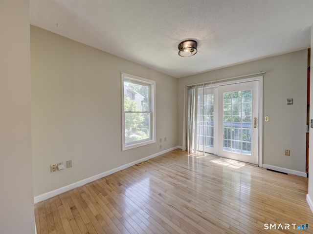 24 Nutmeg Court 24, West Hartford, CT 06110