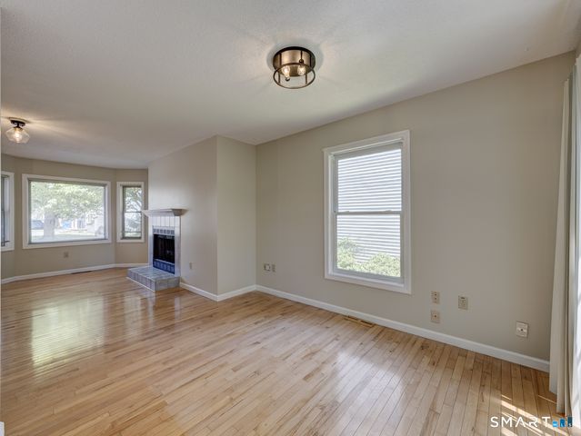 24 Nutmeg Court 24, West Hartford, CT 06110