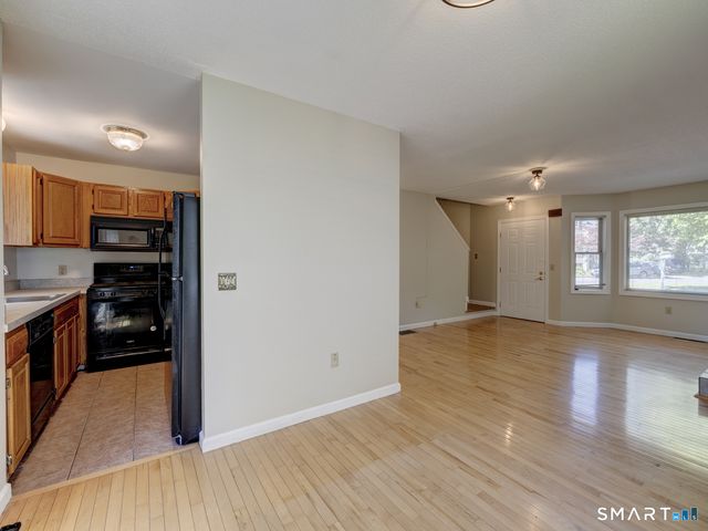 24 Nutmeg Court 24, West Hartford, CT 06110