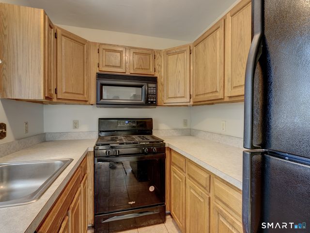 24 Nutmeg Court 24, West Hartford, CT 06110