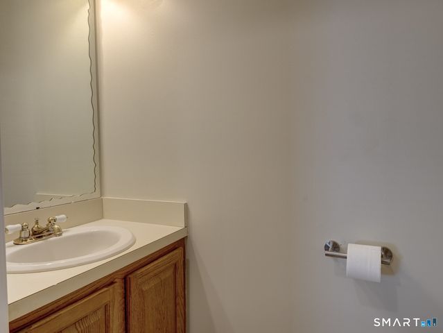 24 Nutmeg Court 24, West Hartford, CT 06110