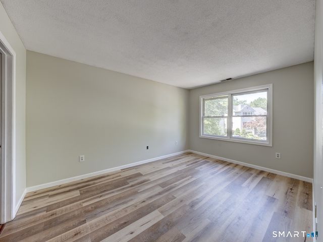 24 Nutmeg Court 24, West Hartford, CT 06110