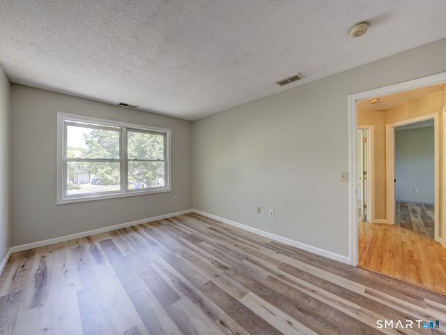24 Nutmeg Court 24, West Hartford, CT 06110