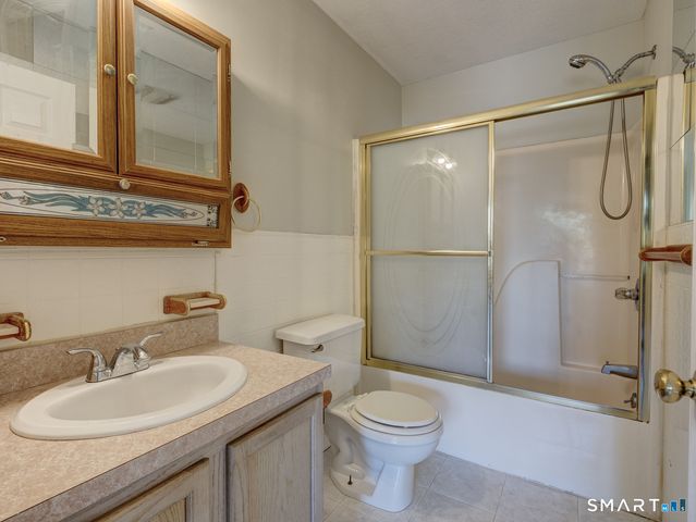 24 Nutmeg Court 24, West Hartford, CT 06110