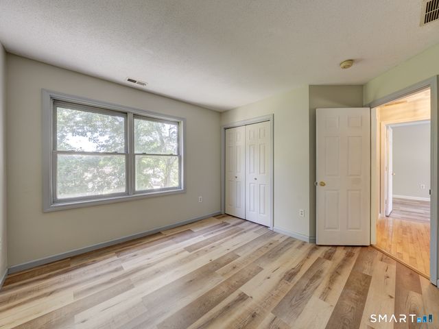 24 Nutmeg Court 24, West Hartford, CT 06110