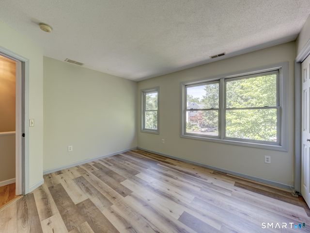 24 Nutmeg Court 24, West Hartford, CT 06110