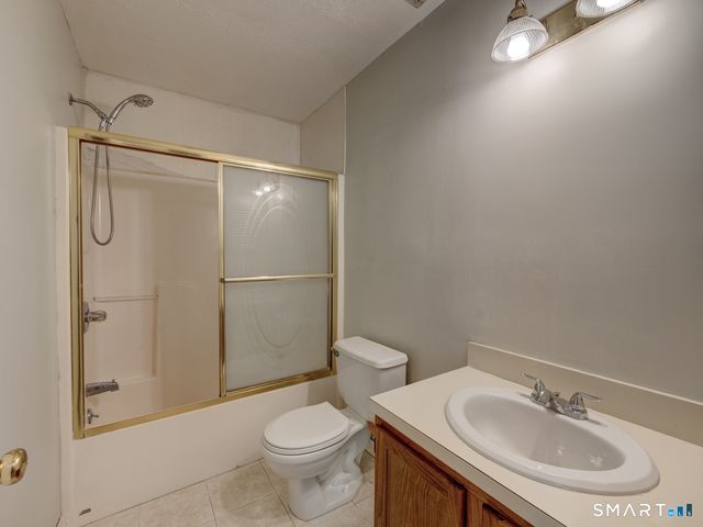 24 Nutmeg Court 24, West Hartford, CT 06110