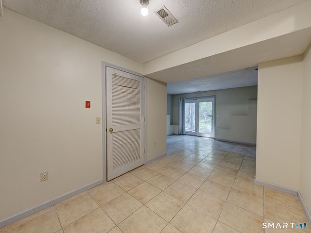 24 Nutmeg Court 24, West Hartford, CT 06110