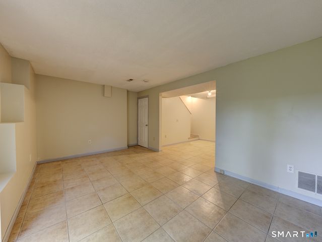 24 Nutmeg Court 24, West Hartford, CT 06110