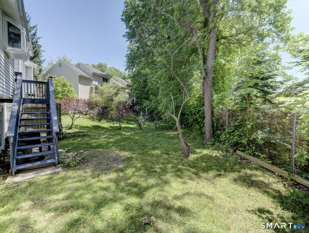 24 Nutmeg Court 24, West Hartford, CT 06110