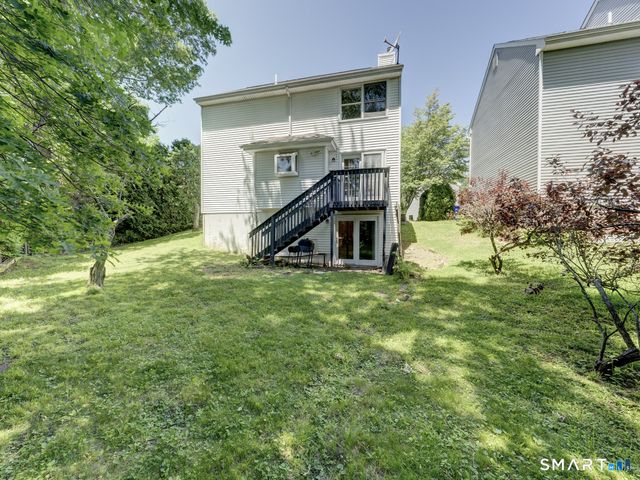 24 Nutmeg Court 24, West Hartford, CT 06110