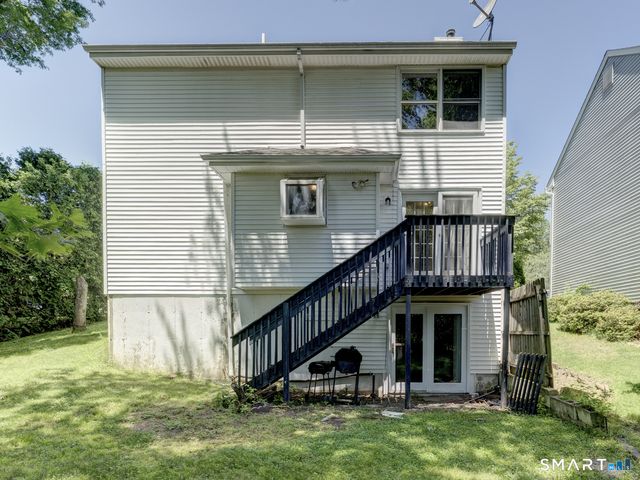 24 Nutmeg Court 24, West Hartford, CT 06110