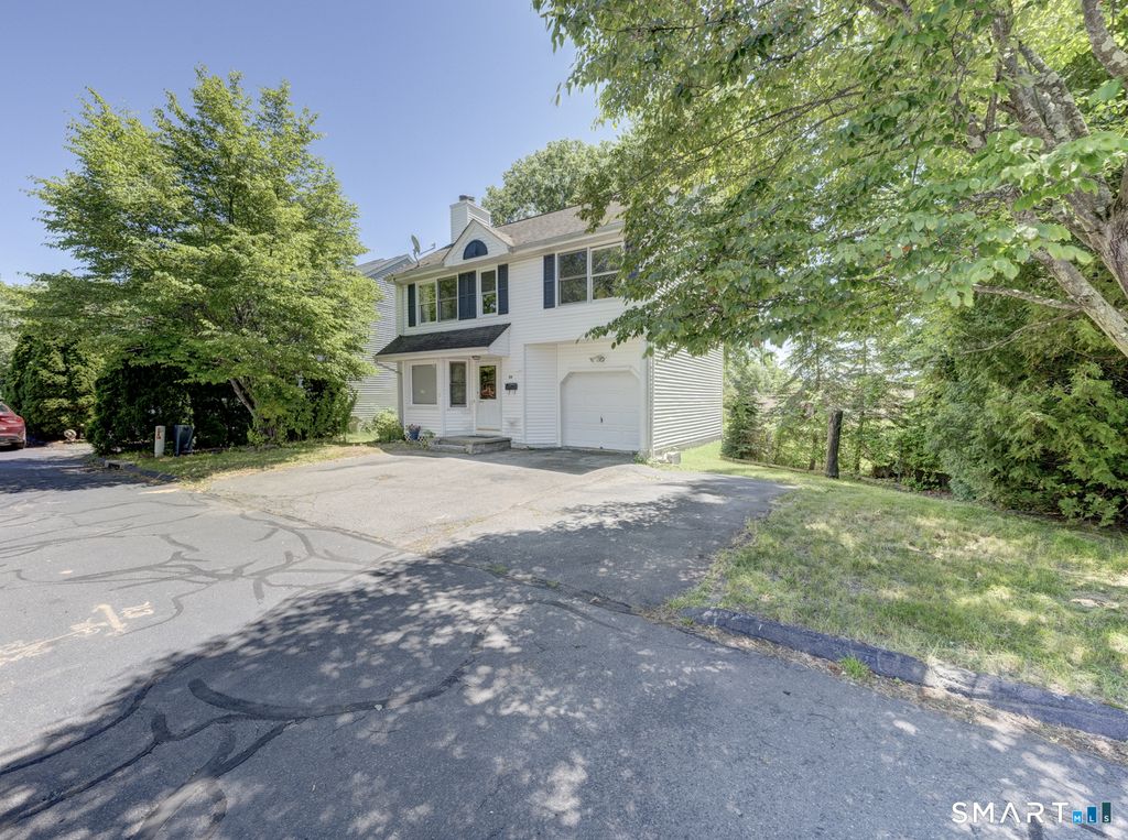 24 Nutmeg Court 24, West Hartford, CT 06110