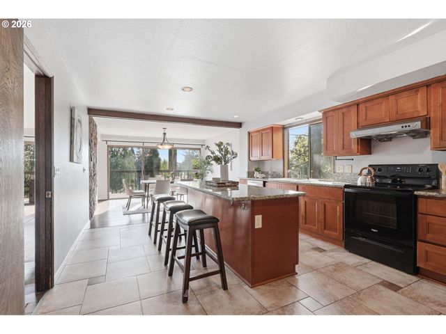 17941 MEADOWLARK Ln, Lake Oswego, OR 97034