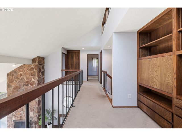 17941 MEADOWLARK Ln, Lake Oswego, OR 97034