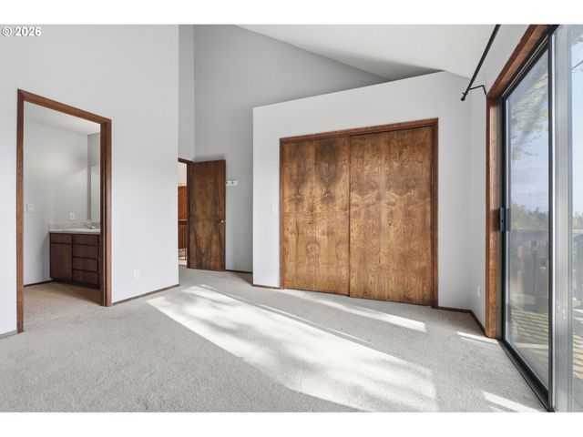 17941 MEADOWLARK Ln, Lake Oswego, OR 97034