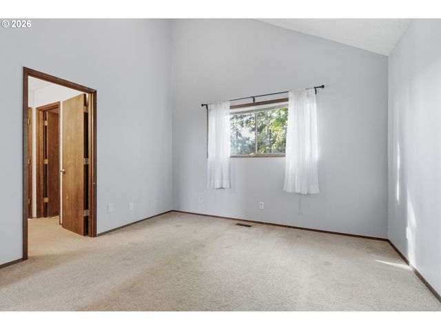 17941 MEADOWLARK Ln, Lake Oswego, OR 97034