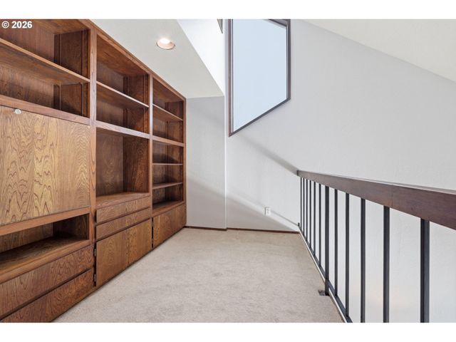 17941 MEADOWLARK Ln, Lake Oswego, OR 97034