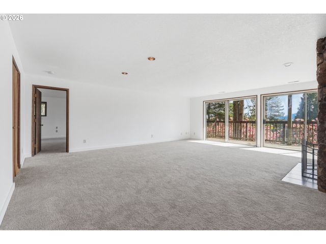 17941 MEADOWLARK Ln, Lake Oswego, OR 97034