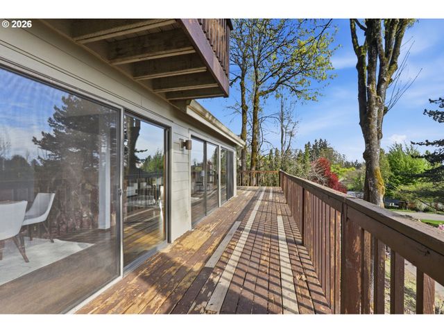 17941 MEADOWLARK Ln, Lake Oswego, OR 97034